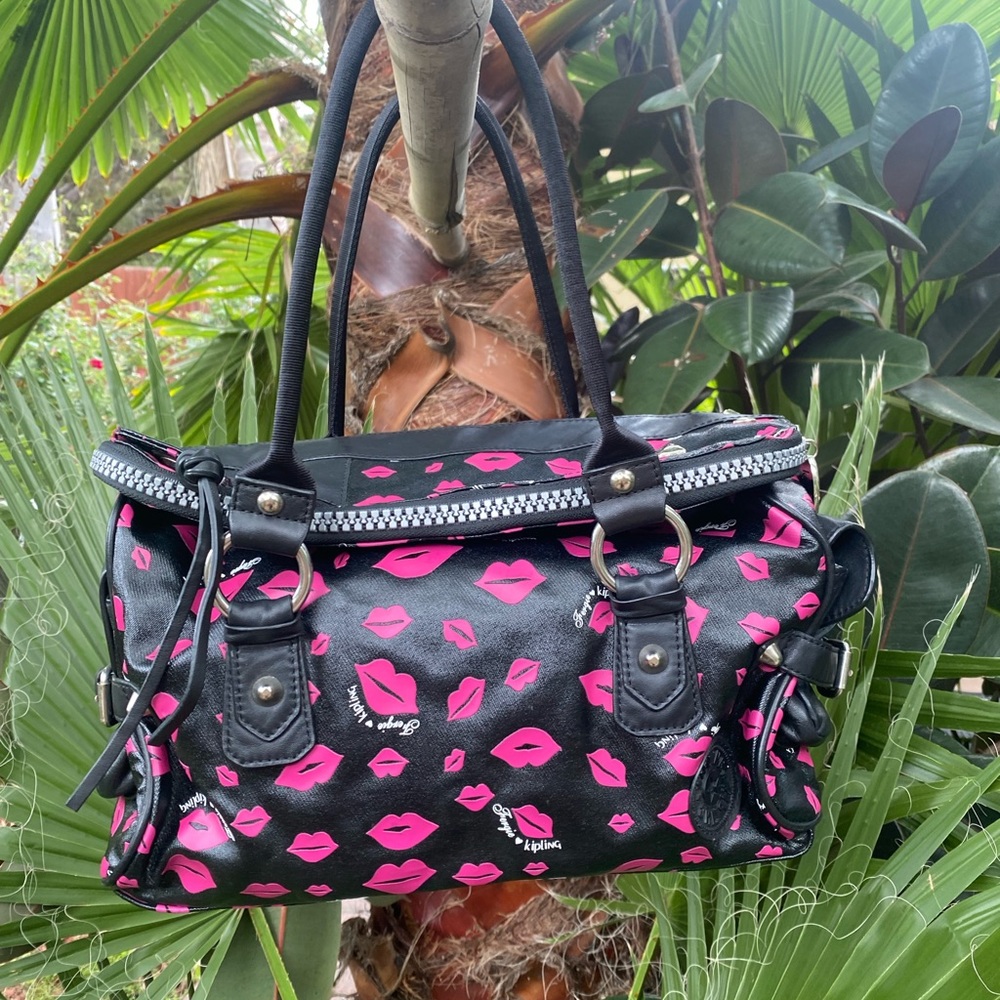 Kipling X Fergie Womens Purse Medium Black Pink Lips Print Bag Accessory New